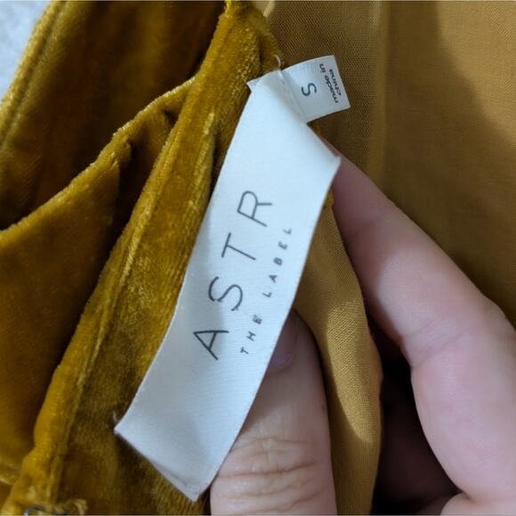 Astr The Label Hey Hey Hey Gold Sleeveless Jumpsuit - Picture 5 of 6